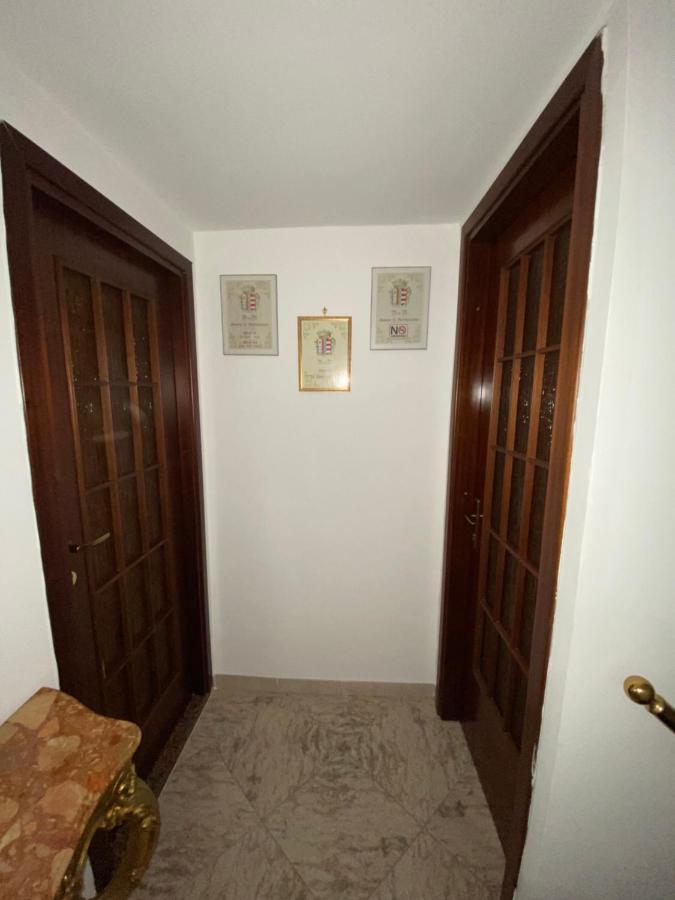 B&B House S. Ferdinando Наполи Екстериор снимка