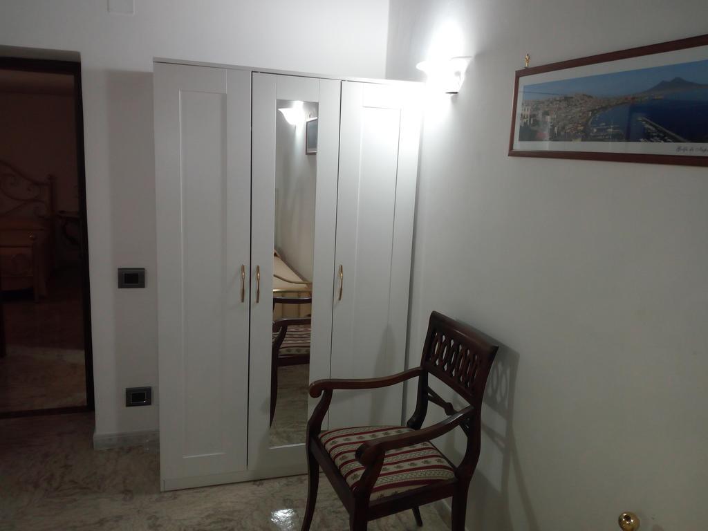 B&B House S. Ferdinando Наполи Екстериор снимка